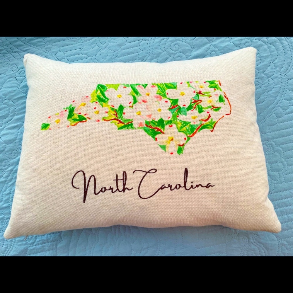 NWOT Beautiful Embroidered North Carolina Throw Pillow